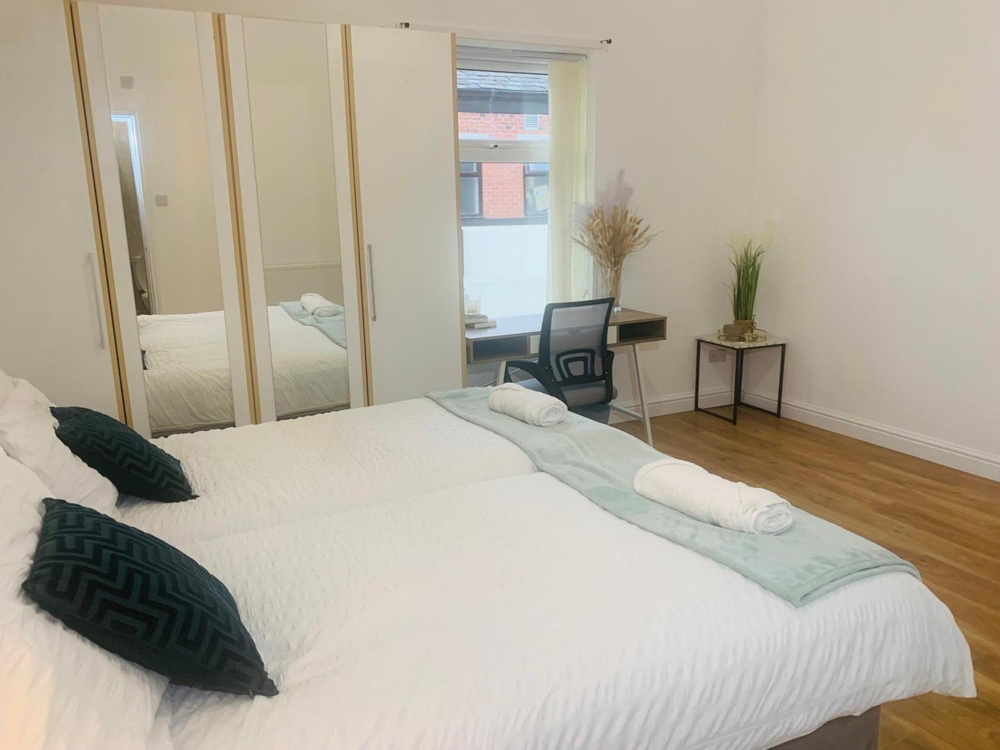 Newly Renovated 3 Ensuite Bedroom House In Bury, 5 People Apartment Bury (Greater Manchester)