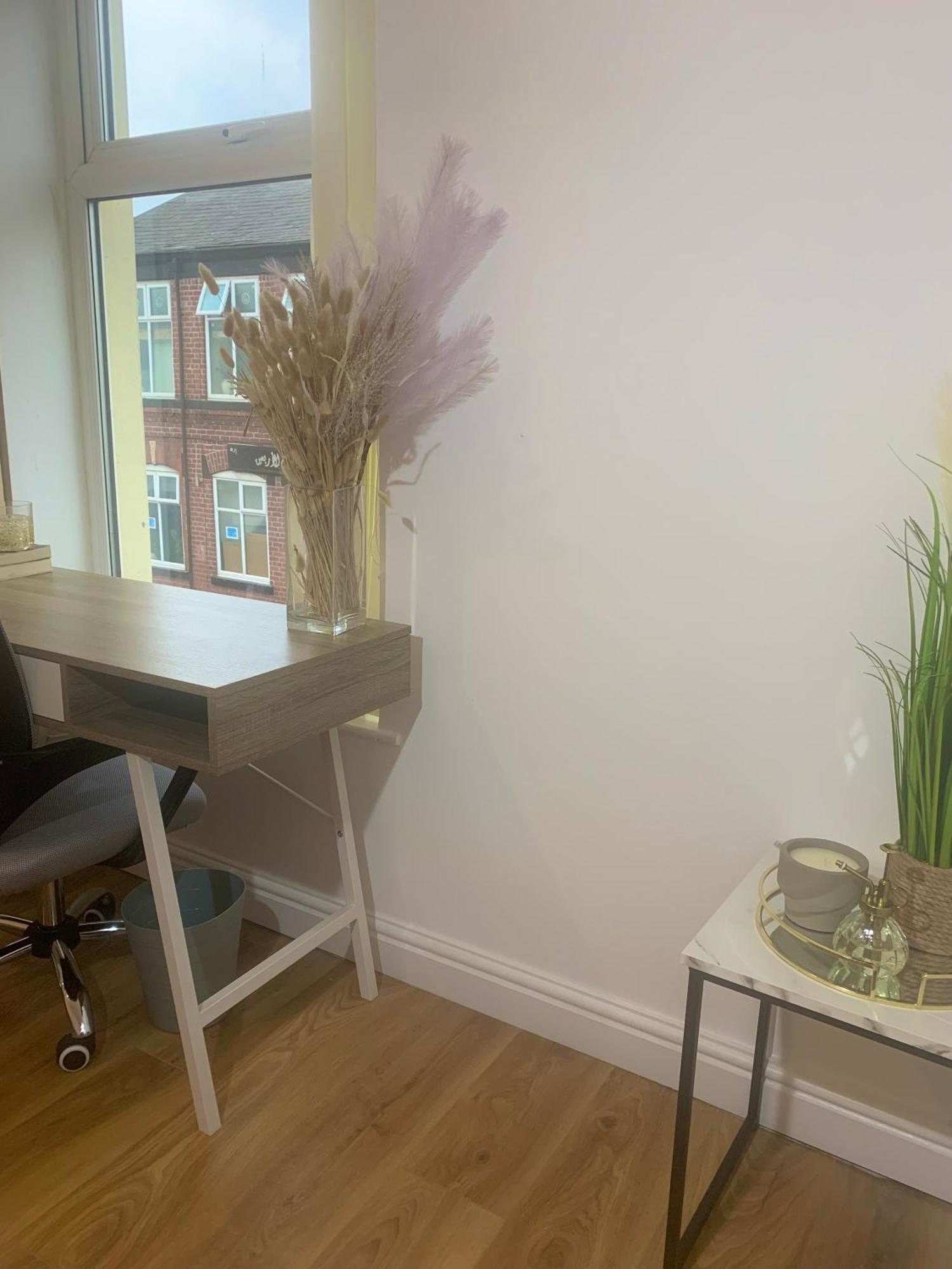Newly Renovated 3 Ensuite Bedroom House In Bury, 5 People Apartment *