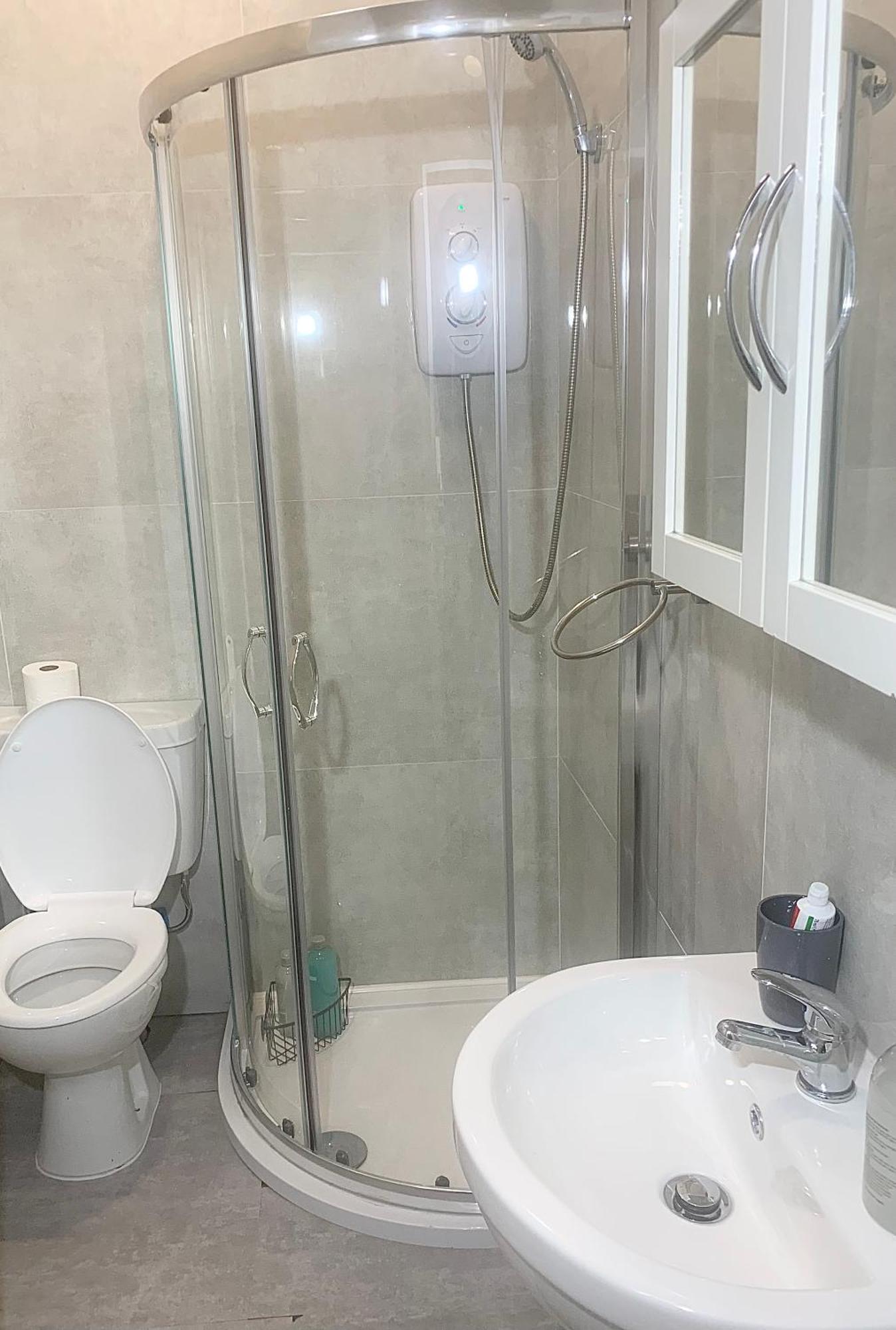 Newly Renovated 3 Ensuite Bedroom House In Bury, 5 People