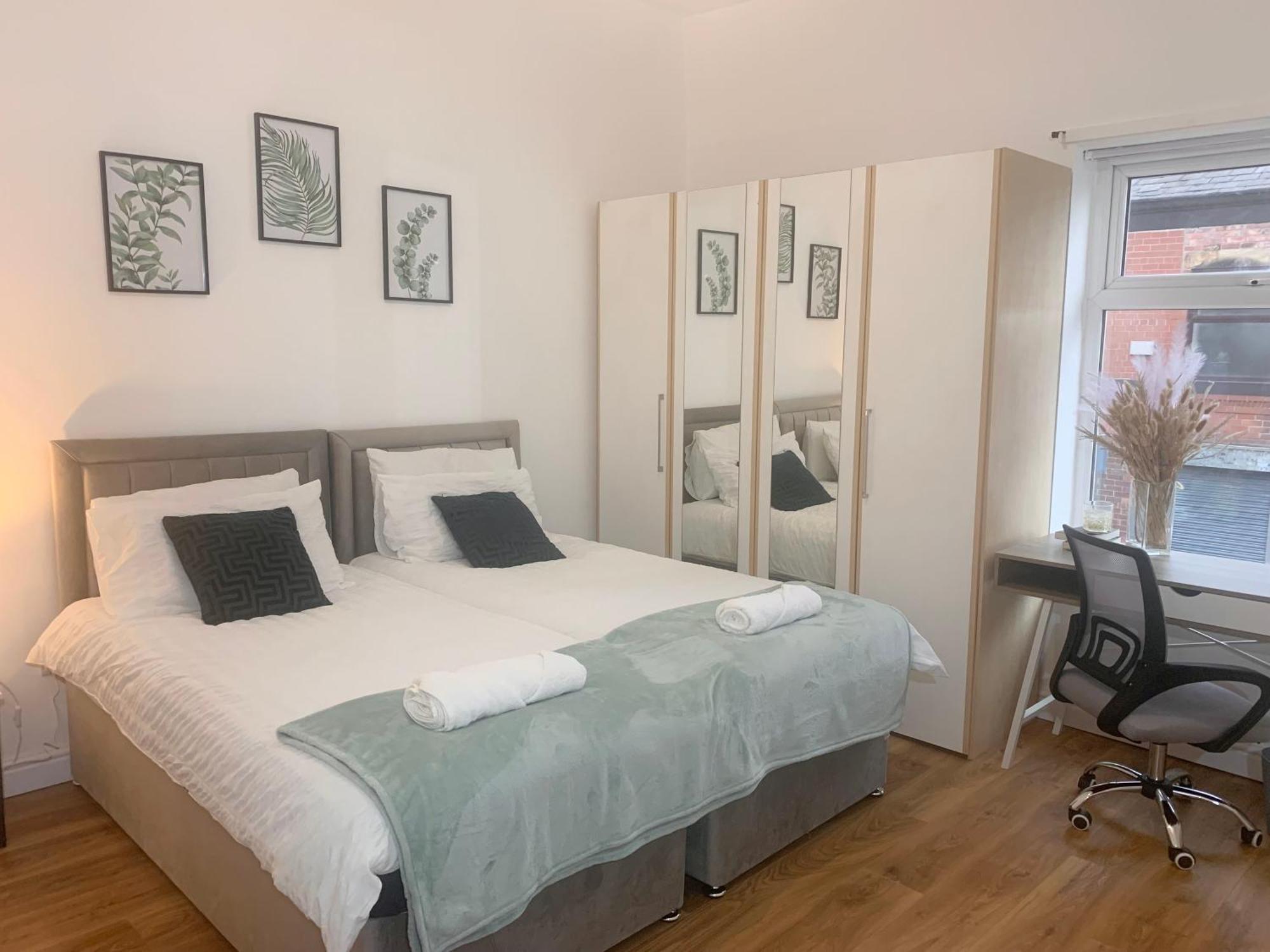 Apartment Newly Renovated 3 Ensuite Bedroom House In Bury, 5 People Bury (Greater Manchester)