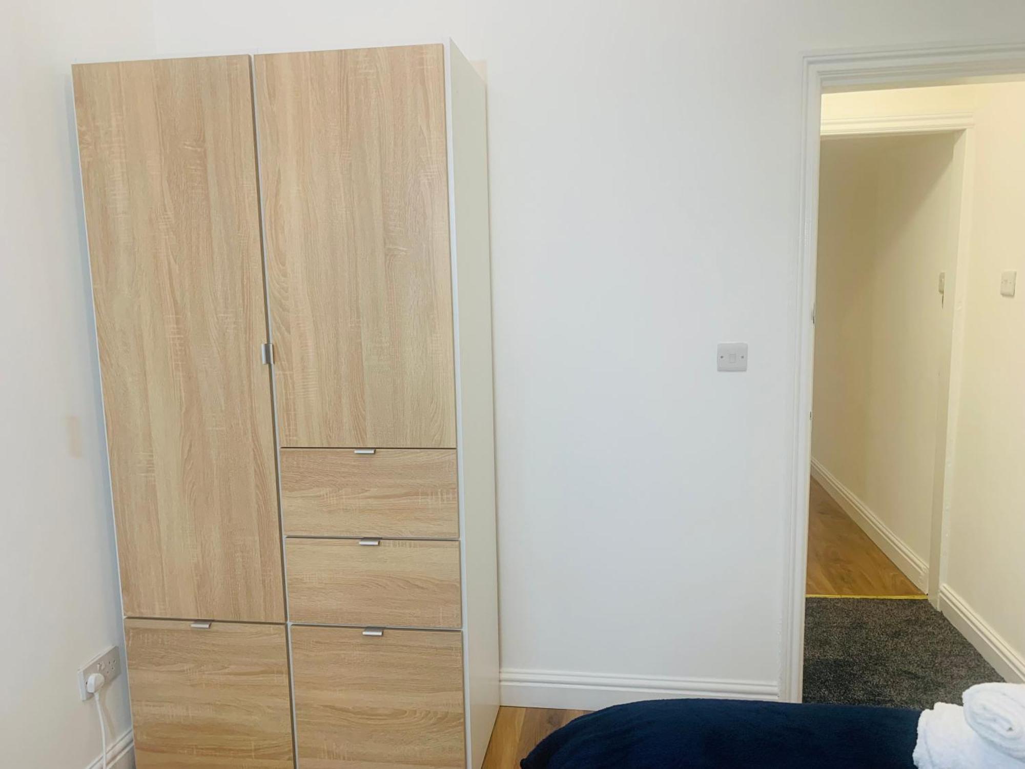 Newly Renovated 3 Ensuite Bedroom House In Bury, 5 People Apartment
