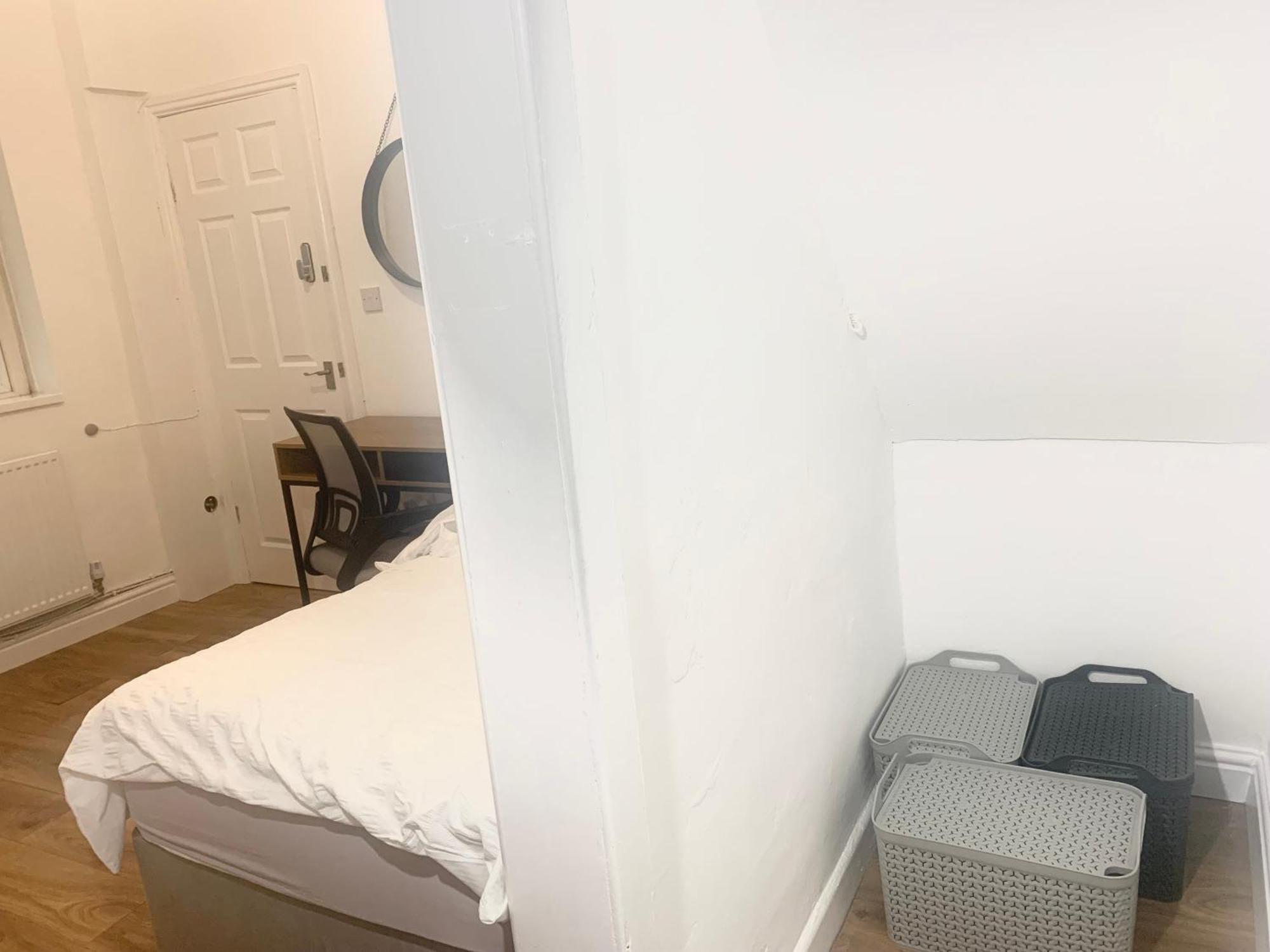 Newly Renovated 3 Ensuite Bedroom House In Bury, 5 People