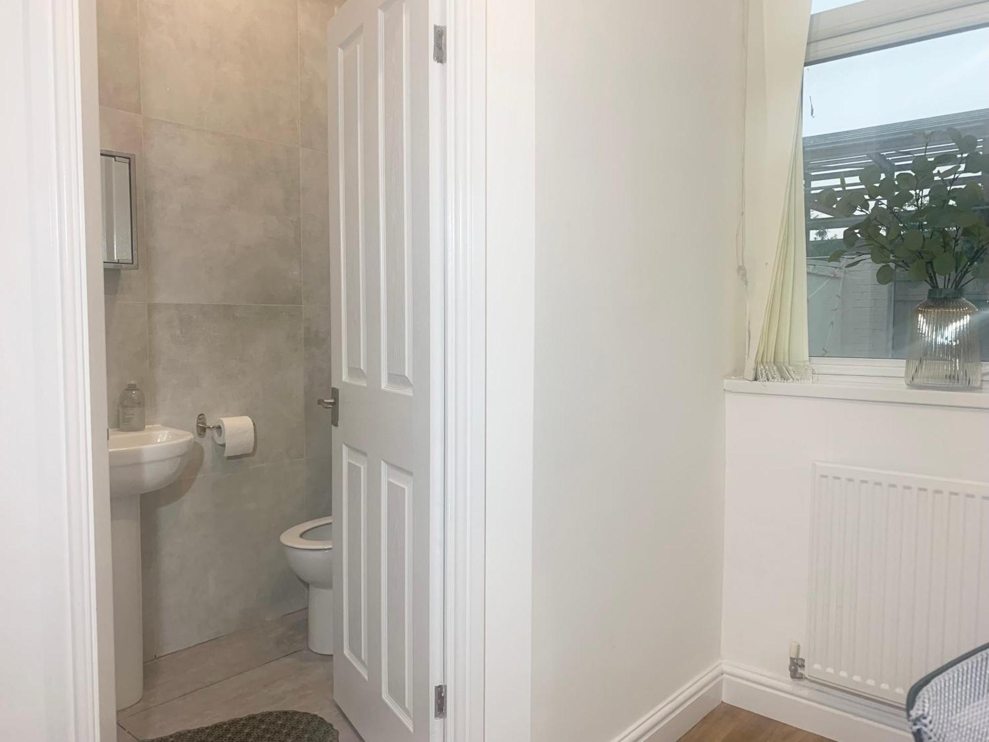 Newly Renovated 3 Ensuite Bedroom House In Bury, 5 People *