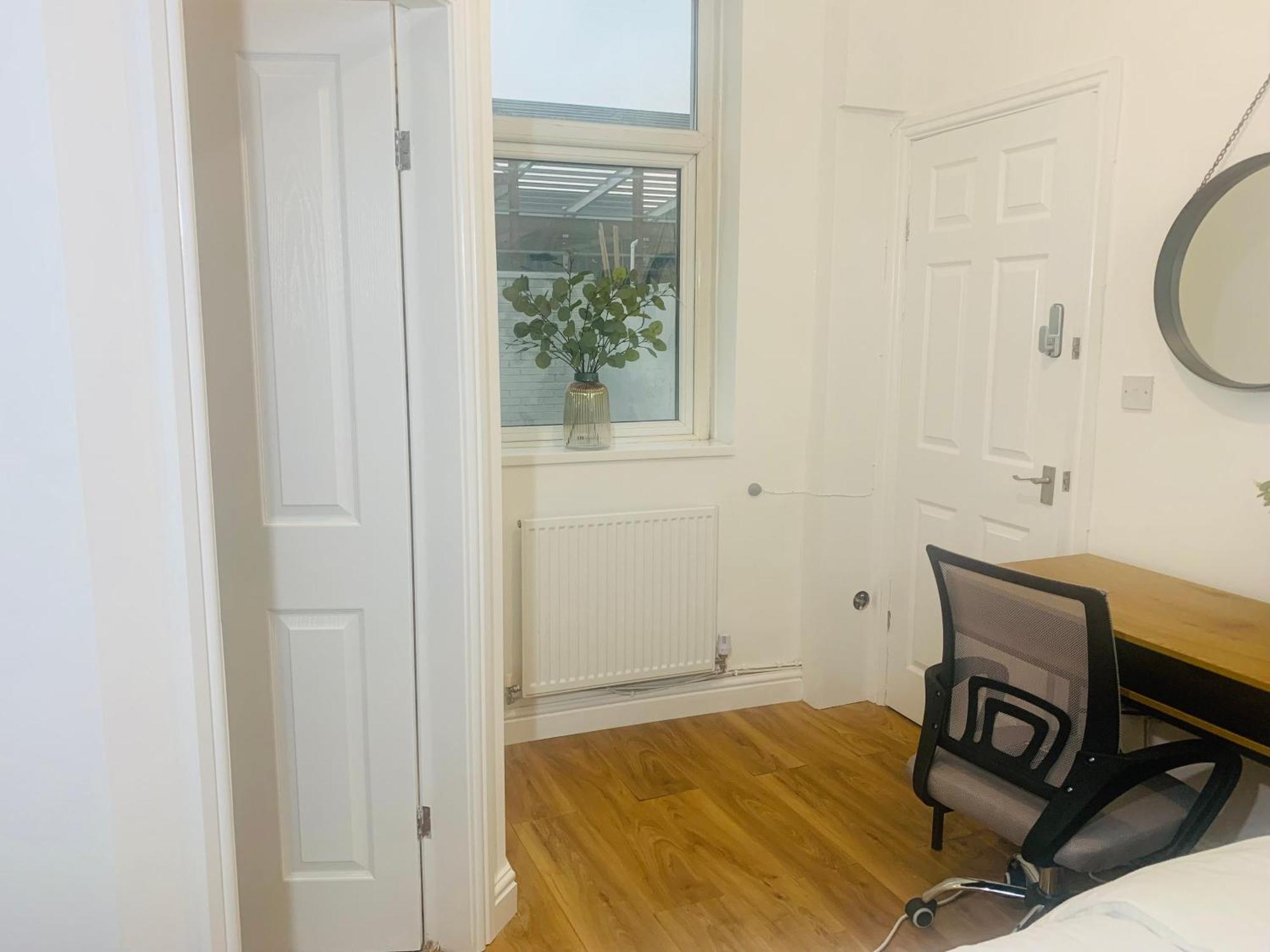 Newly Renovated 3 Ensuite Bedroom House In Bury, 5 People Apartment Bury (Greater Manchester)