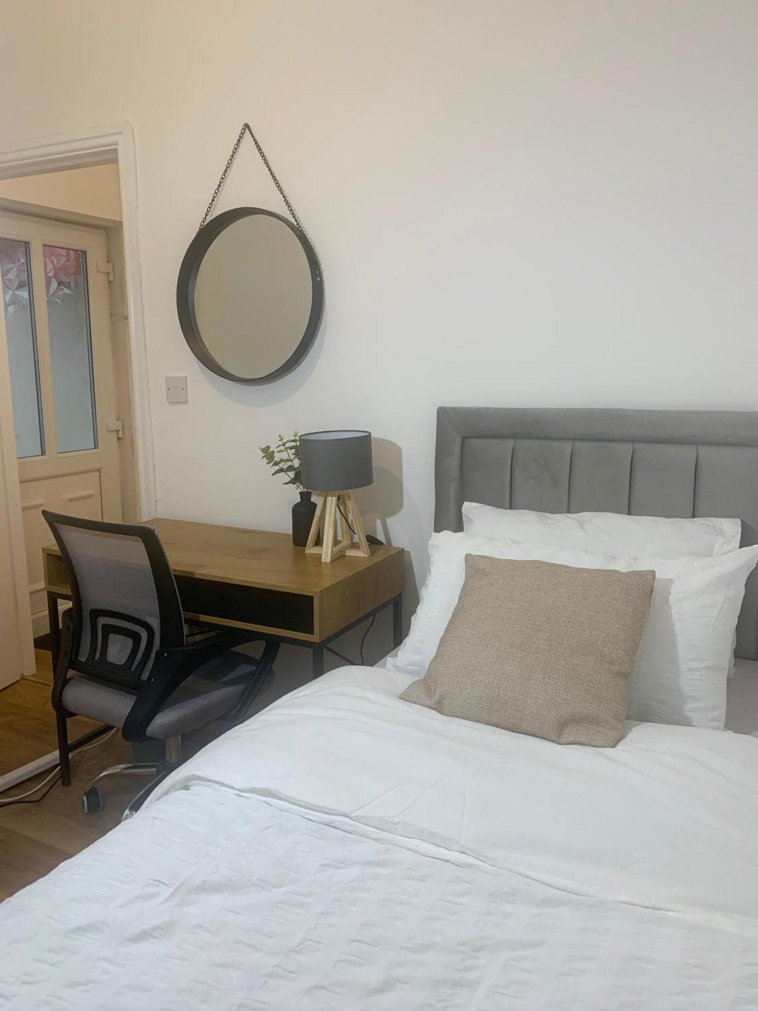 Newly Renovated 3 Ensuite Bedroom House In Bury, 5 People Apartment Bury (Greater Manchester)
