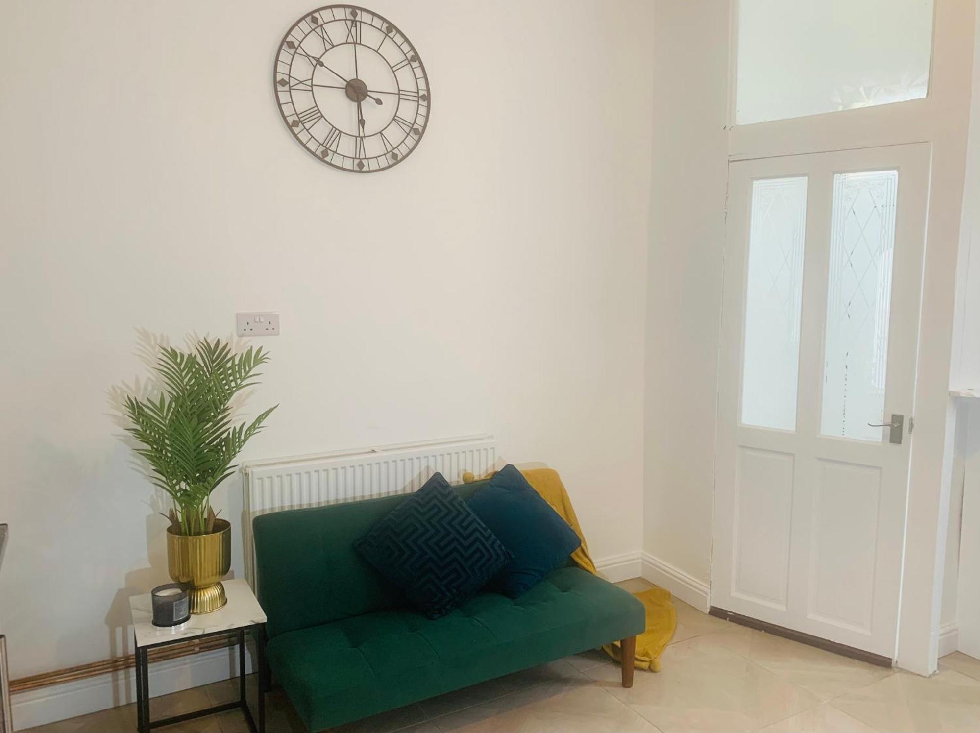 Newly Renovated 3 Ensuite Bedroom House In Bury, 5 People *