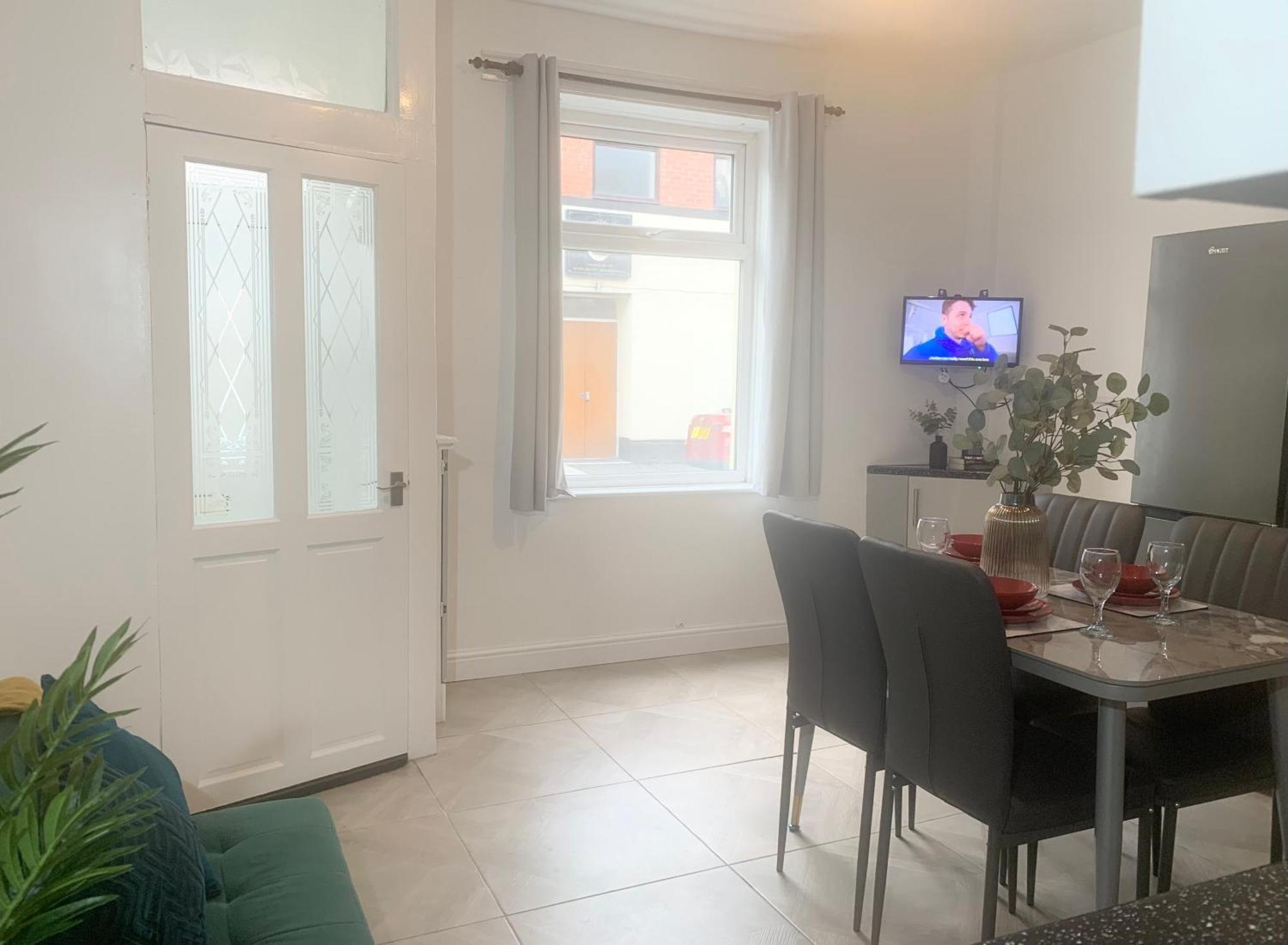 Newly Renovated 3 Ensuite Bedroom House In Bury, 5 People * Bury (Greater Manchester)