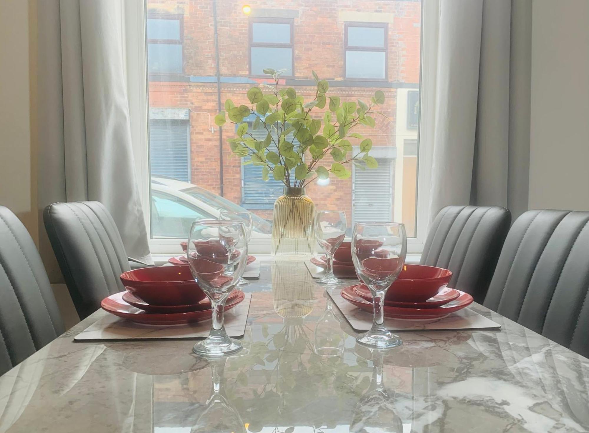 Apartment Newly Renovated 3 Ensuite Bedroom House In Bury, 5 People *