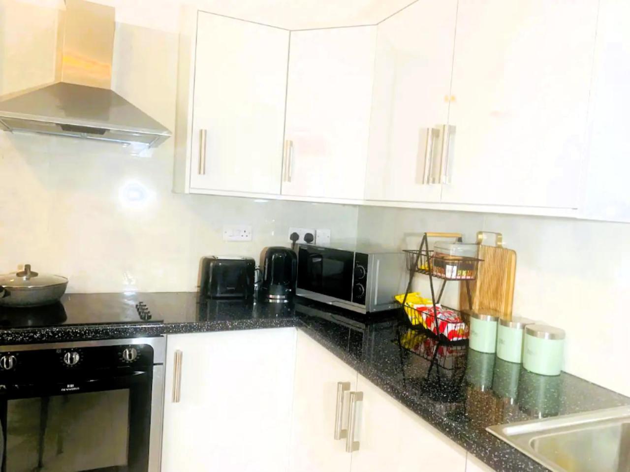 Newly Renovated 3 Ensuite Bedroom House In Bury, 5 People Apartment Bury (Greater Manchester)
