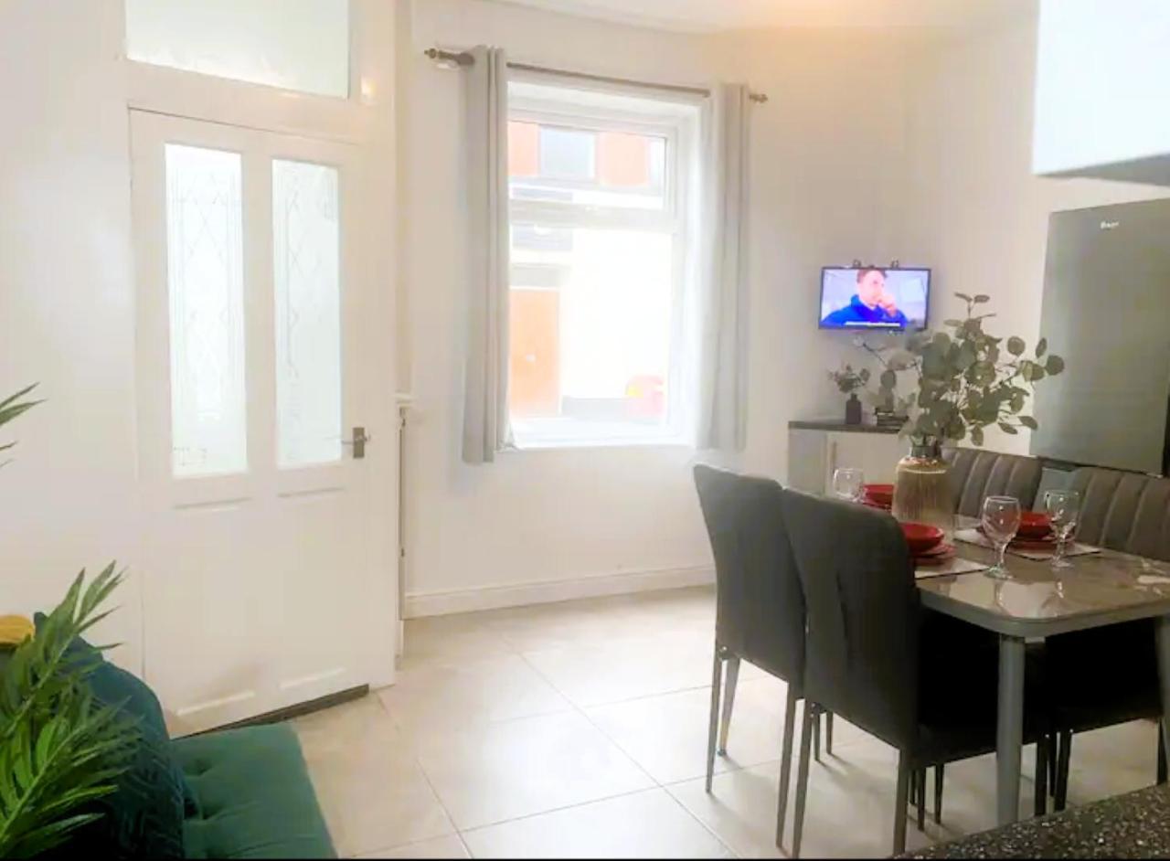 Newly Renovated 3 Ensuite Bedroom House In Bury, 5 People Apartment Bury (Greater Manchester)