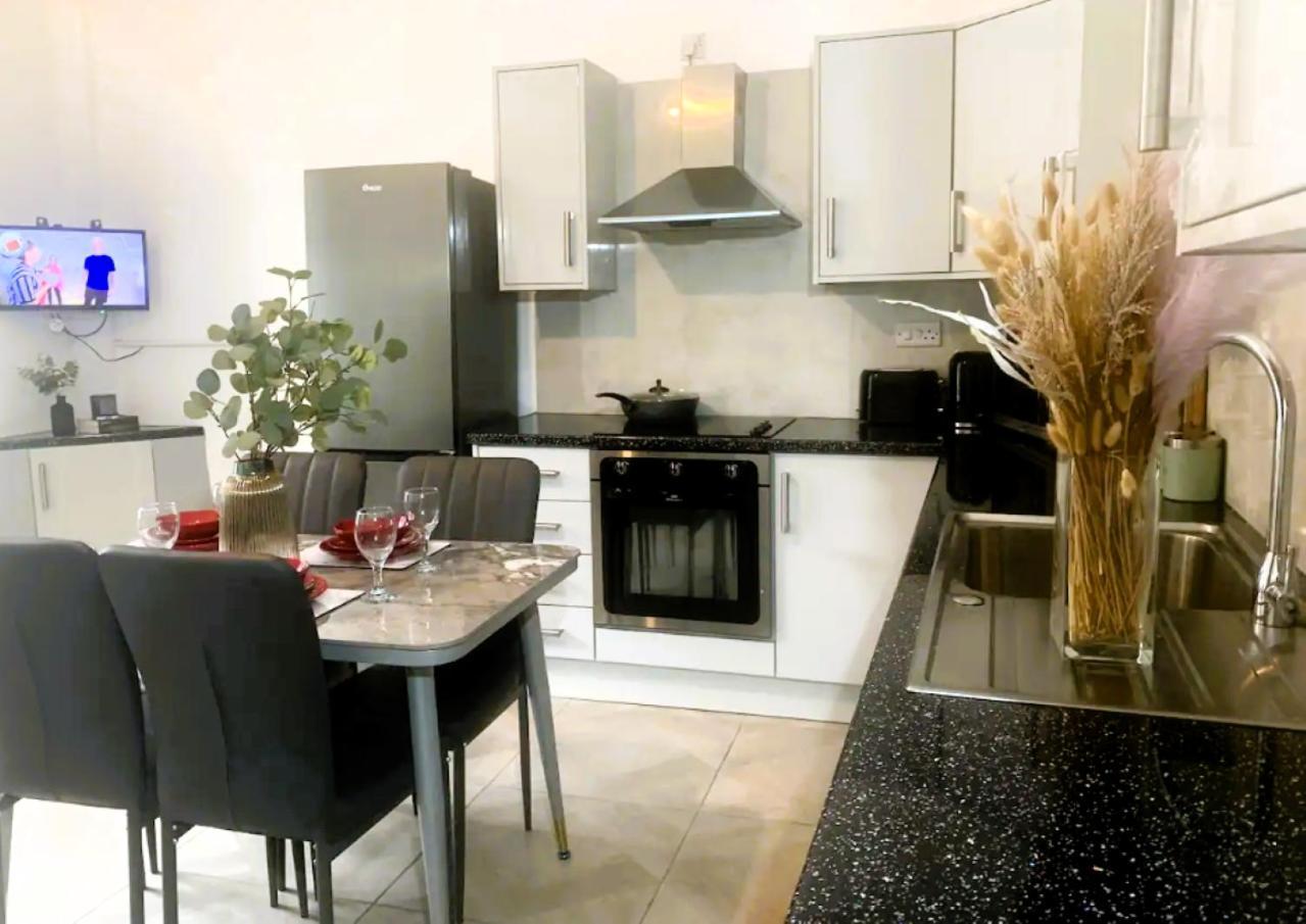Newly Renovated 3 Ensuite Bedroom House In Bury, 5 People * Bury (Greater Manchester)