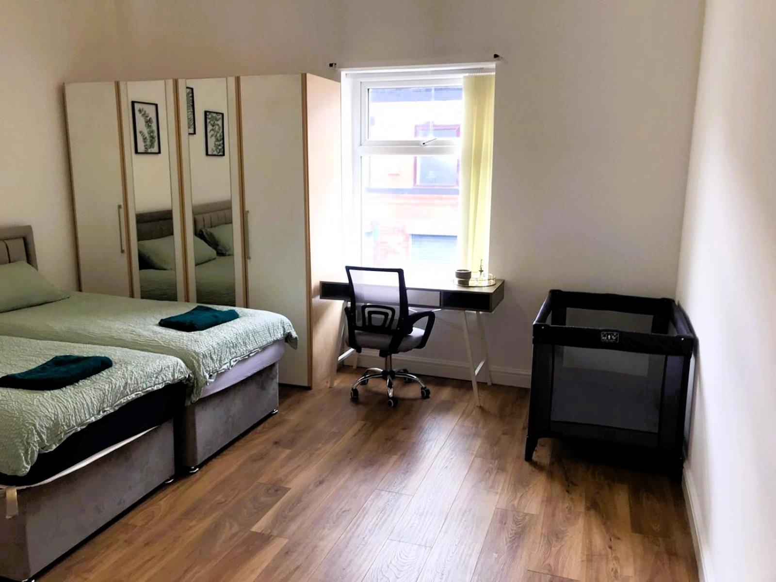 Newly Renovated 3 Ensuite Bedroom House In Bury, 5 People Bury (Greater Manchester)